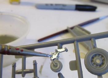 Painting parts while on the sprue