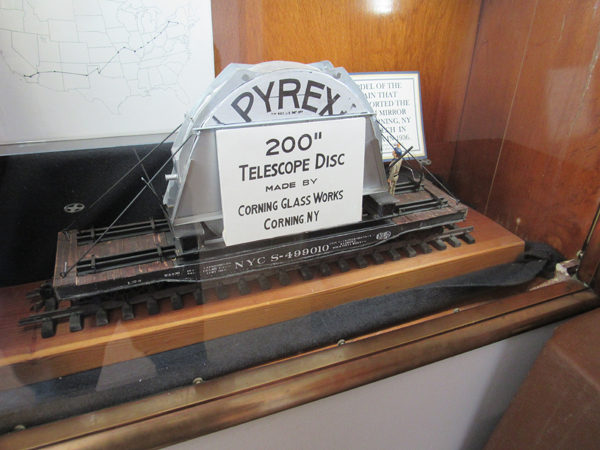 Model of the railroad train with the pyrex mirror