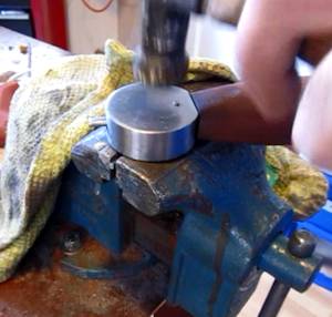 pinning the pommel