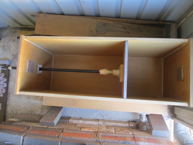 Inside the bellows box