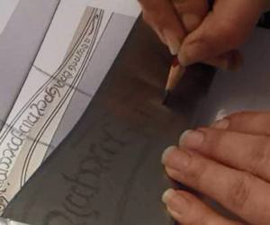 draw the pattern in pencil