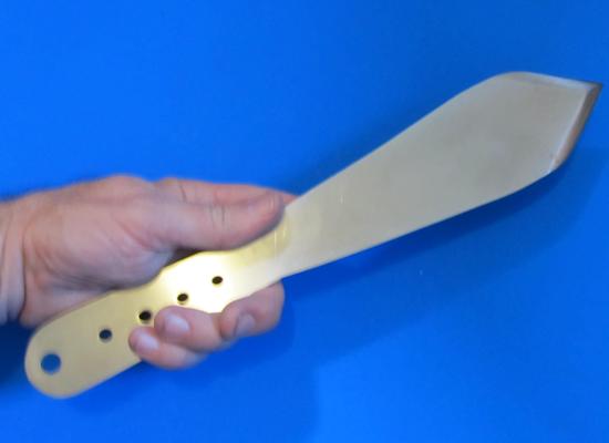 The completed throwing knife
