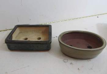 Two small bonsai pots