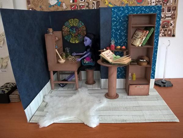 Monster Lab Work Bench DIY Kit (Mego Size), 1:9 Scale Diorama Scenes