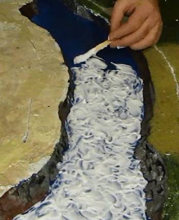 Covering the whole water body with liquitex