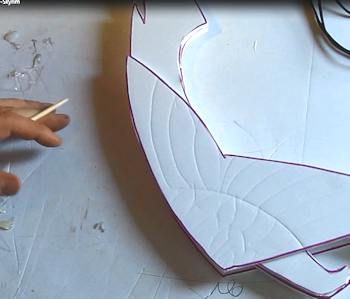 Emboss the wing patterns