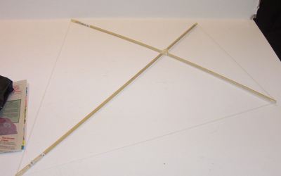 https://www.stormthecastle.com/how-to-make-a/images/kite-stuff/wrap-the-string-around-the-kite.jpg