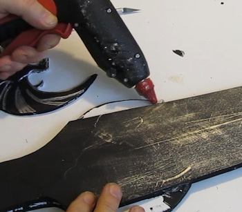 Apply glue