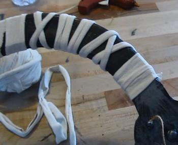 Wrap the cloth around the handle