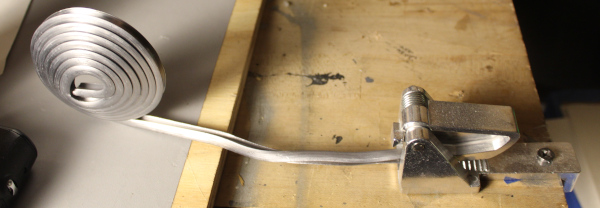 Streching lead came with a vise tool