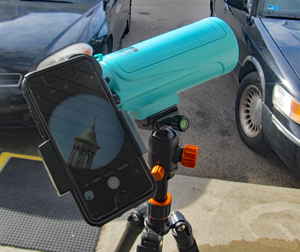 Cellphone connected to the telescope